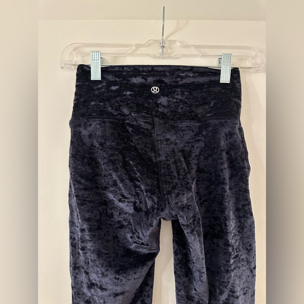 Lululemon Black Velvet 28” Align Leggings Size 4